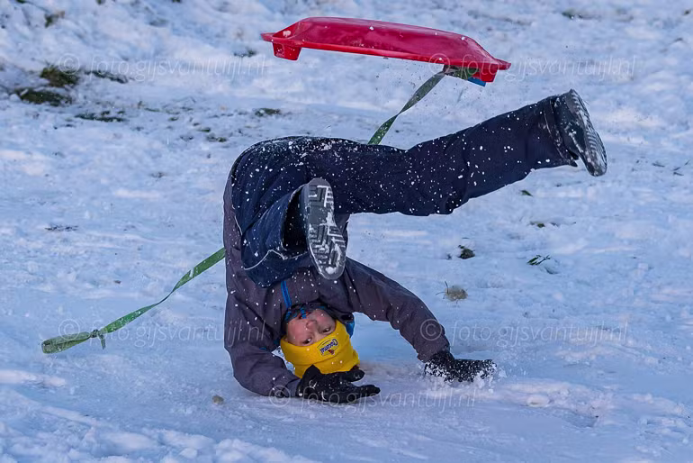 2026 01 06 Sneeuw en Slee pret